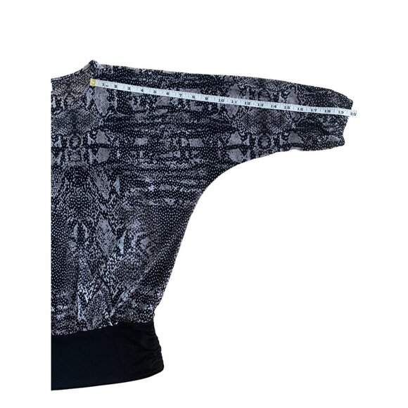 Jennifer Lopez Womens Small Snake Print Blouse With Keyhole Neckline Small - Picture 9 of 13